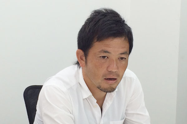 興国高校サッカー部　内野監督