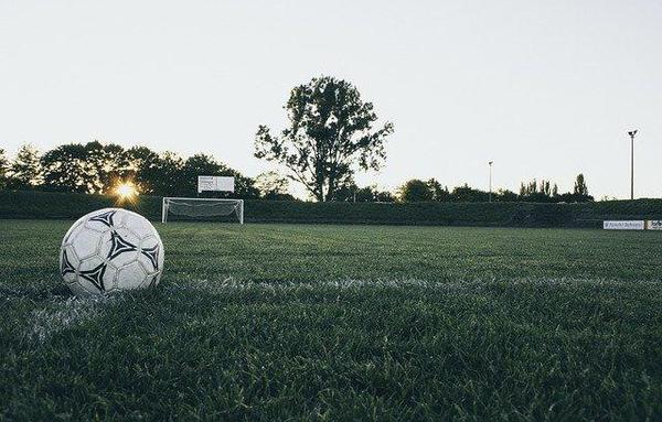 football-1486353_640 (1).jpg