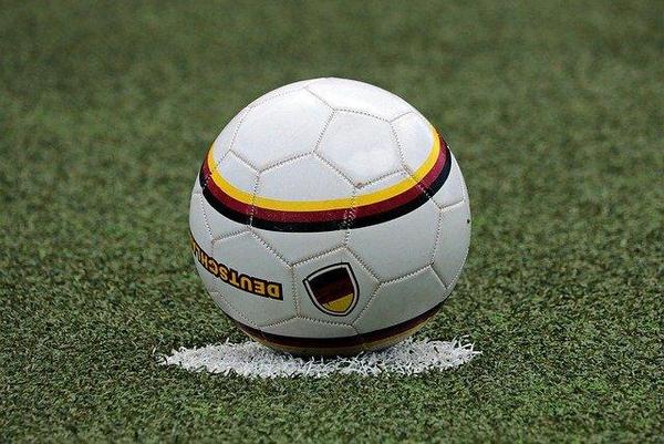 football-3471371_640 (1).jpg