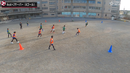 ３人目の動きを意識すると周りを観る力と判断のスピードが高まる。中野島FCの相手の陣形を崩すトレーニング