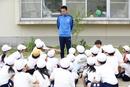 行動しなければ、考える材料さえ見つけられない。考える力を育てる「やってみよう」の心